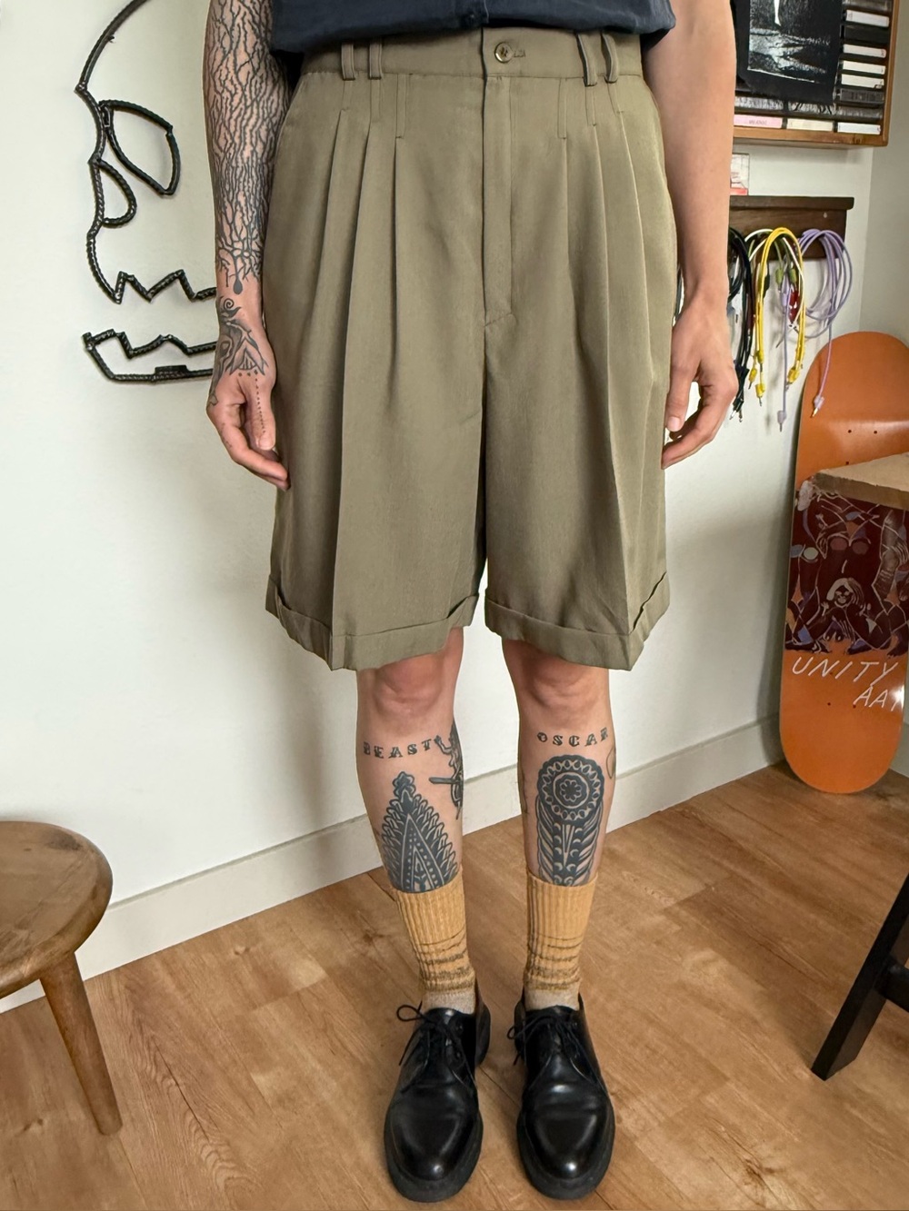 Vintage 80s Khaki High Waisted Pleated Trouser Shorts ~ Size 29